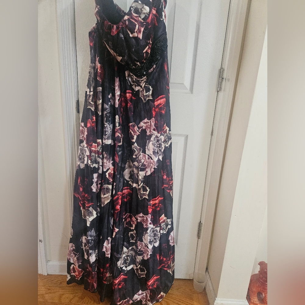 City Chic Black and Red Pleated Maxi Skirt